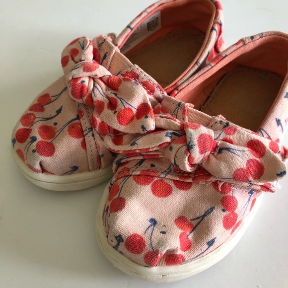TOMS Tiny Classics Coral Pink Cherry Cherie Print Bow. Size T6 - Picture 6 of 8